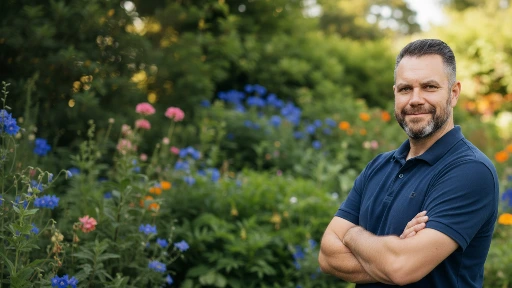 Inhaber vor einem Garten